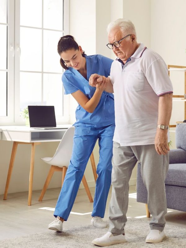 קשיש ומטפלת